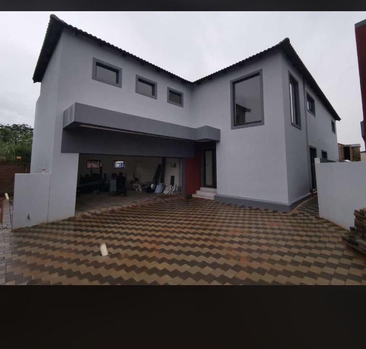 4 Bedroom House For Sale in Zambezi Manor Lifestyle Estate