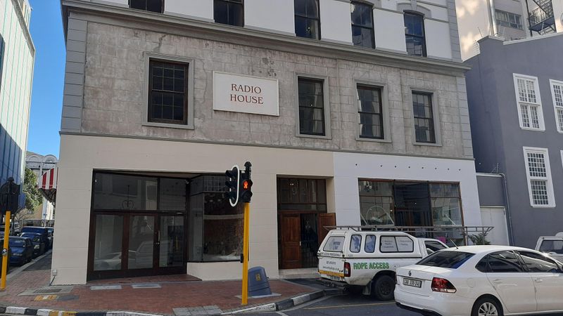 240m2 Office Space to Let in 90 Loop Street Cape Town