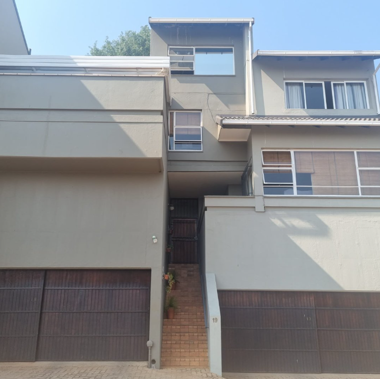 Stunning 3 level Townhouse at the foot of the Magaliesberg.