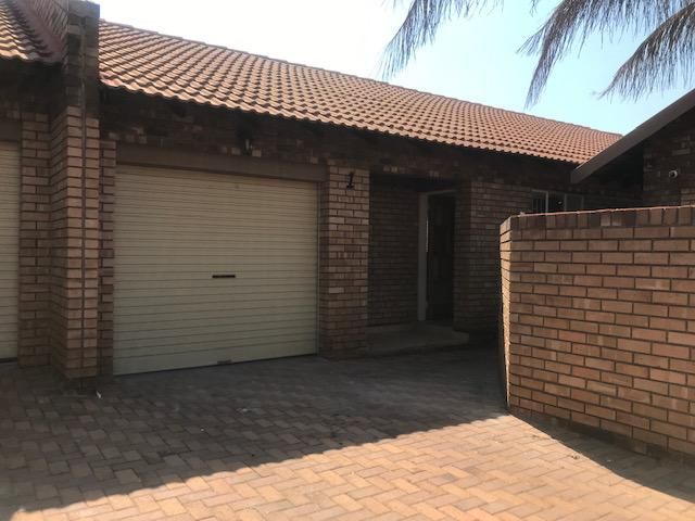 MODERN 3 BEDROOM TOWNHOUSE TO LET IN AN ESTATE, BENDOR, POLOKWANE