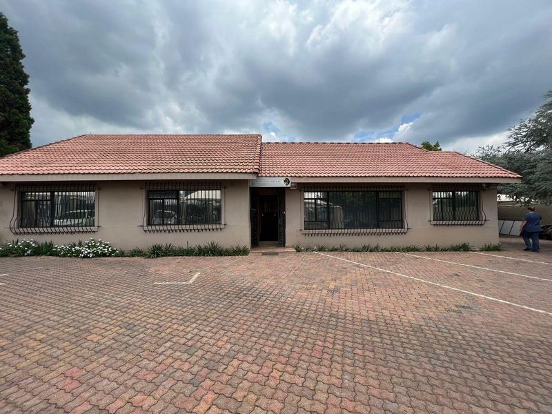 11TH STREET | PARKMORE | SANDTON | FREE-STANDING PROPERTY FOR SALE