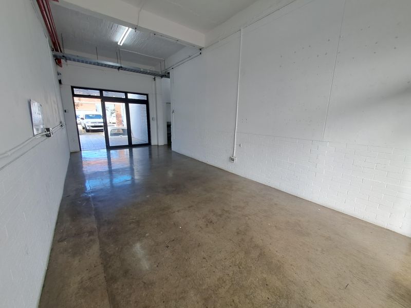 Retail to let in Maitland