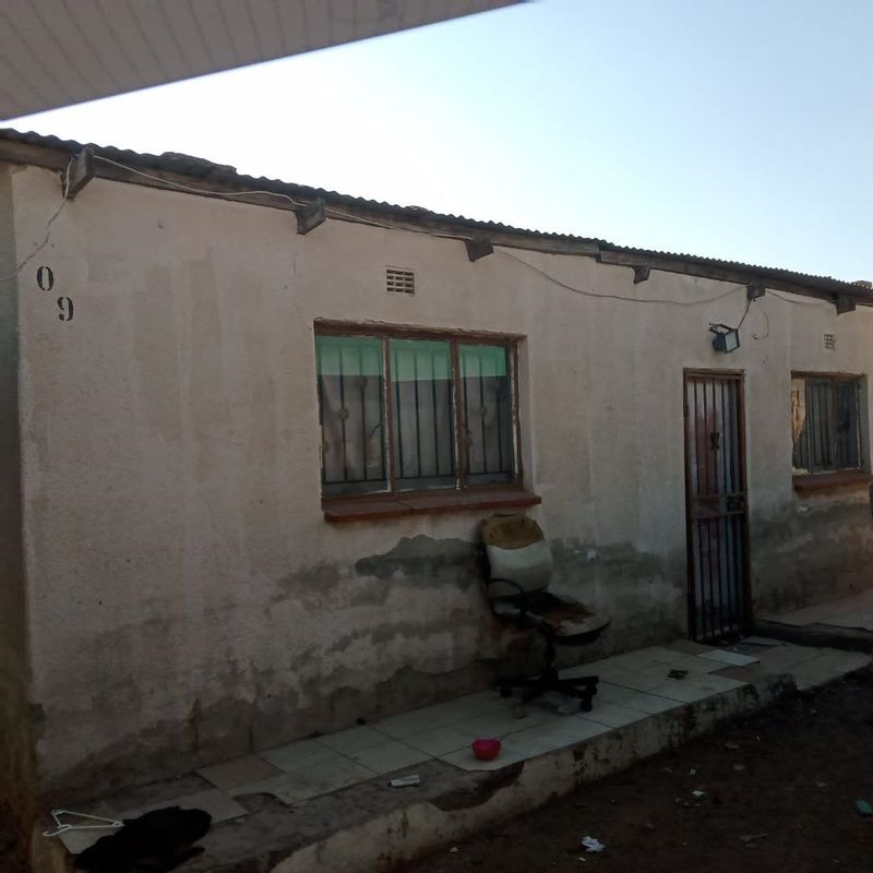 House for sale in Thokoza