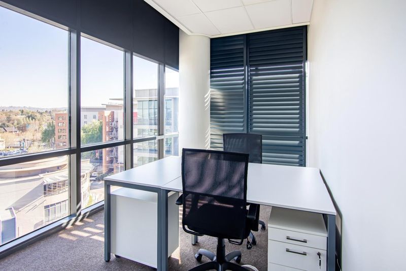 Fully serviced private office space for you and your team in Regus Lynnwood Bridge