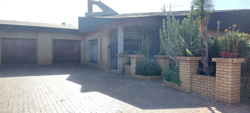 Dream home tucked away in the Heart of Lenasia