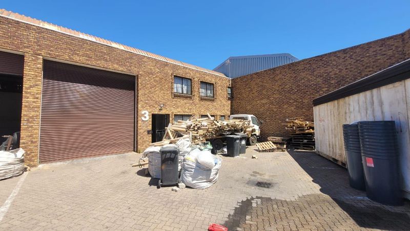 DALE PARK | INDUSTRIAL SPACE TO RENT IN KILLARNEY GARDENS | 270SQM