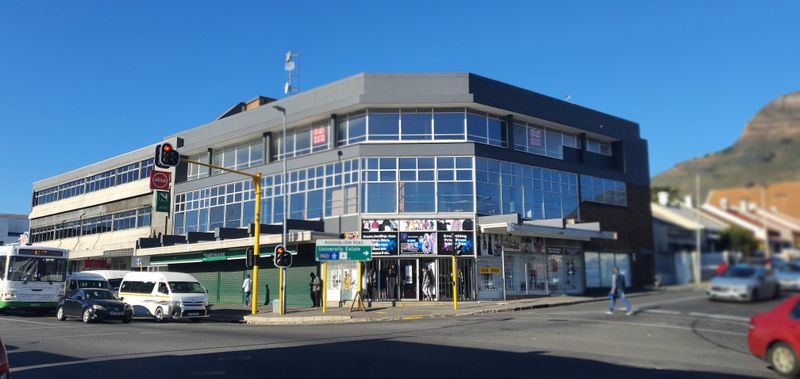 VICTORIA ROAD | SPACIOUS AND BRIGHT OFFICE IN VIBRANT WOODSTOCK | VALUE