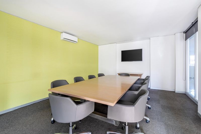 Open plan office space for 10 persons in Regus East Rand Stoneridge