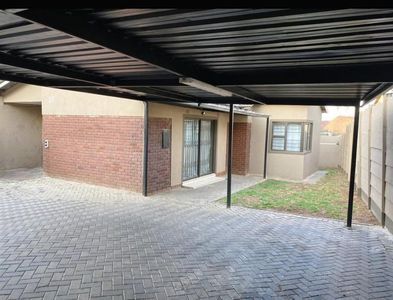 NO LOAD-SHEDDING AND PETS FRIENDLY 3.5 BEDROOM HOUSE TO RENT IN EDENVALE