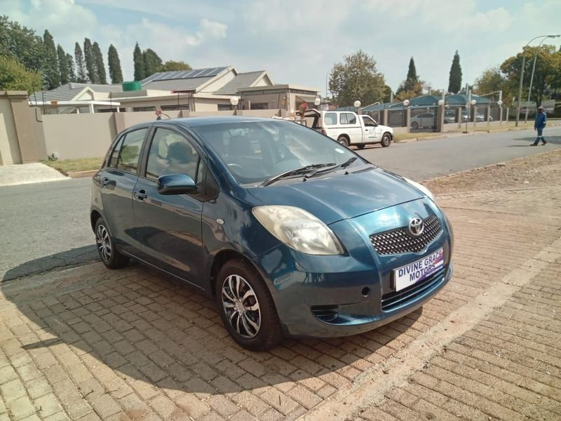 Toyota Yaris 1.3 5-Door, Blue with 92000km, for sale!