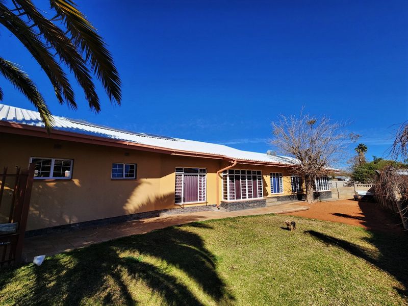 Family home for sale in Die Rand, Upington.