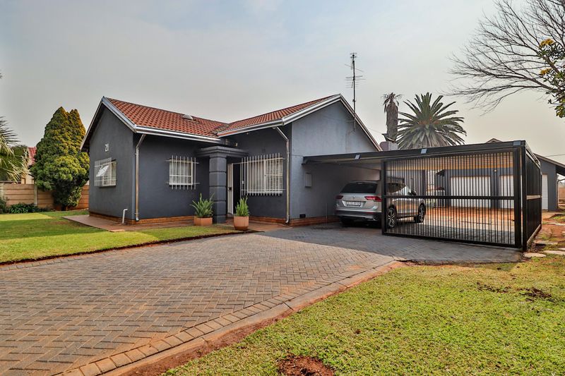 REDUCED BY R 100 000!!!