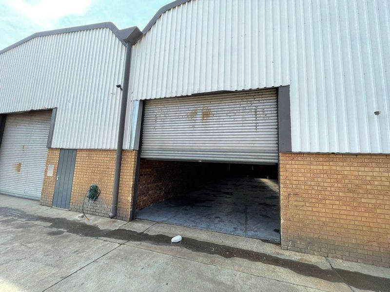 Neat warehouse facility for rent in Meadowdale