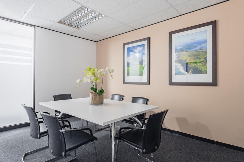 Private office space for 4 persons in Regus Woodmead Country Club Estate