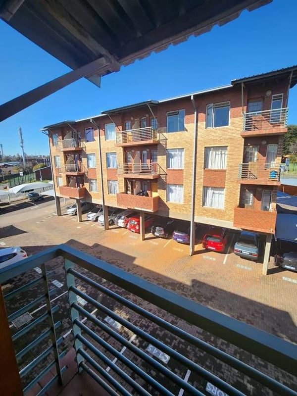 BACHELOR FLAT TO LET IN AUCKLAND PARK