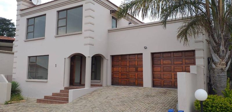 3 BEDROOM SECURED DOUBLE STORY FAMILY HOME WITH  BEST CITY VIEW