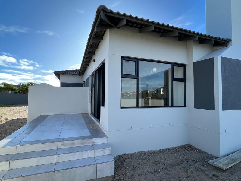 Stunning, brand new contemporary home in Langebaan&#39;s Country Club
