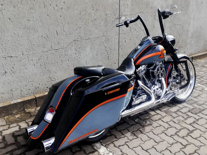 Stunning Customized CVO Road King Bagger!
