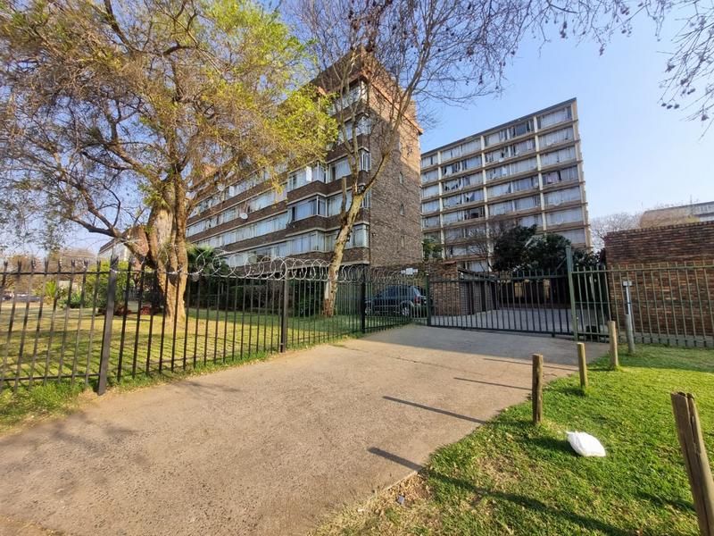 3 Bedroom Apartment For Sale in Sunnyside