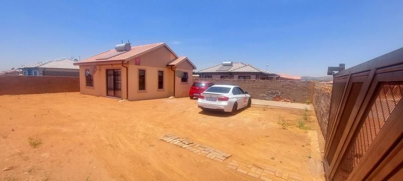 Ready to move in property! Brand new 2 bedroom home situated on a big stand for sale in Klerksoord