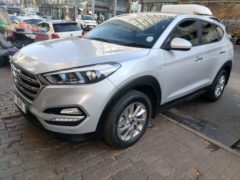 2016 Hyundai Tucson 2.0 Premium, Silver with 75000km available now!