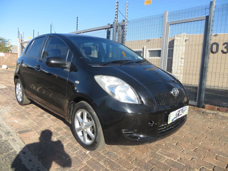 2006 Toyota Yaris 1.3 T3 5-Door, Black with 160000km available now!
