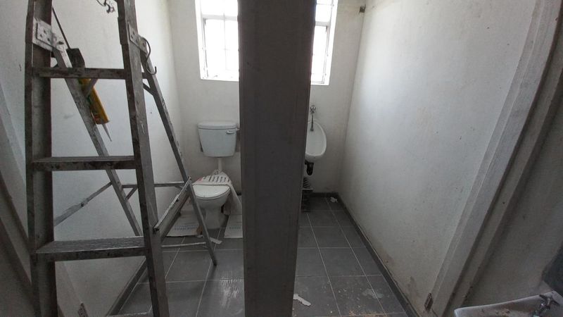 255m2 Warehouse to rent in Stikland