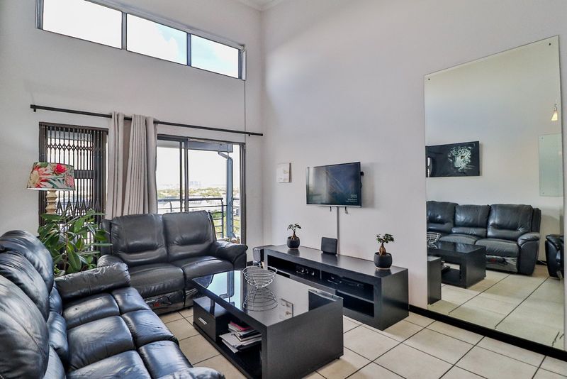 STUNNING MODERN 2 BED, 2BATH APARTMENT IN A SOUGHT-AFTER COMPLEX