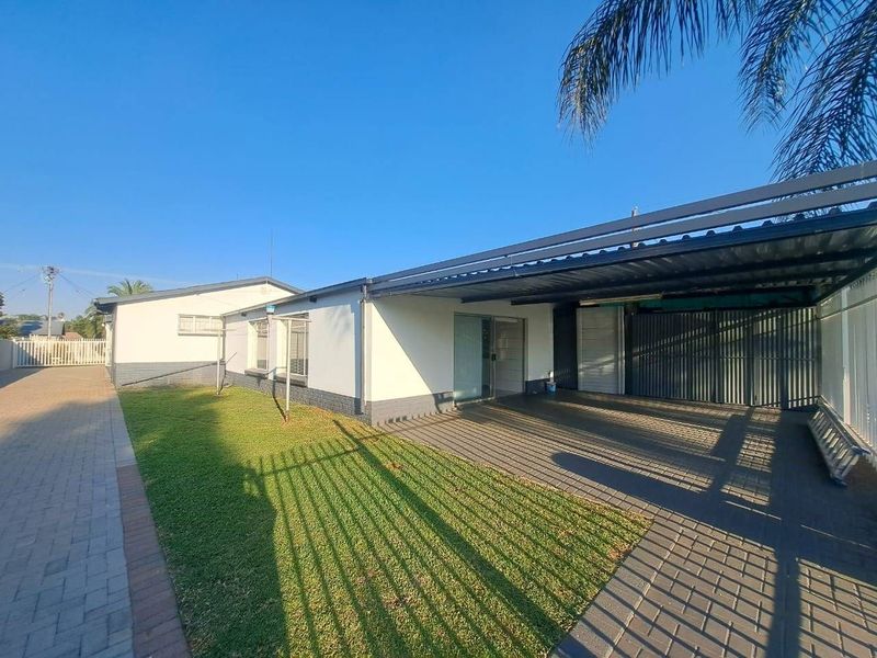STUNNING &amp; SPACIOUS 3 BEDROOM HOUSE WITH SWIMMINGPOOL IN CLAREMONT(PTA