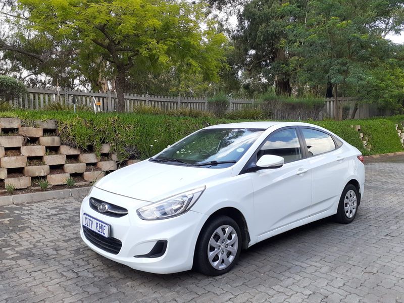 2015 Hyundai Accent 1.6 GL, White with 83000km available now!