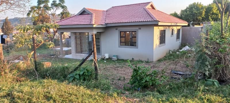 Gorgeous newly build home in a nice area at UMzinyathi (CASH SALE)