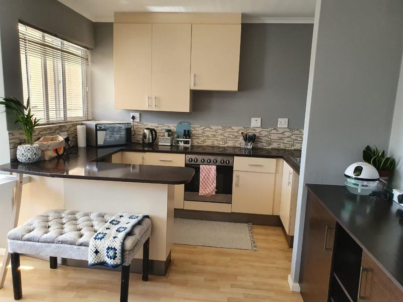Fully furnished 1 bedroom flat in Beacon bay