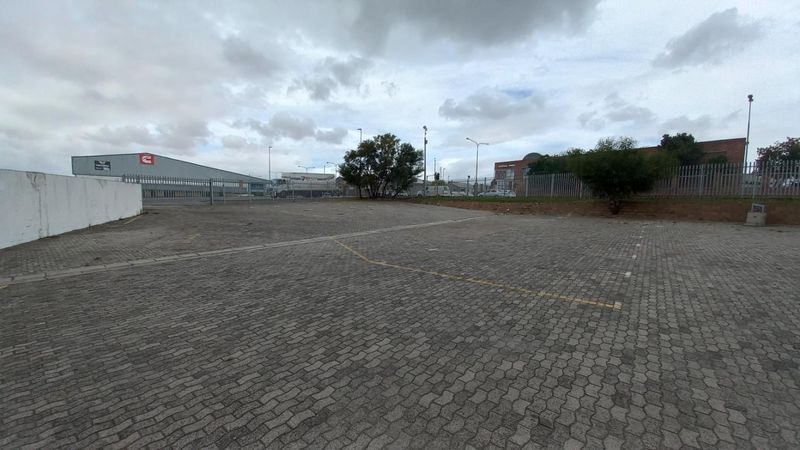 Prime warehouse with massive yard to rent in Stikland industrial