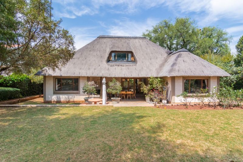 Charming Thatch Roof Country Style Living