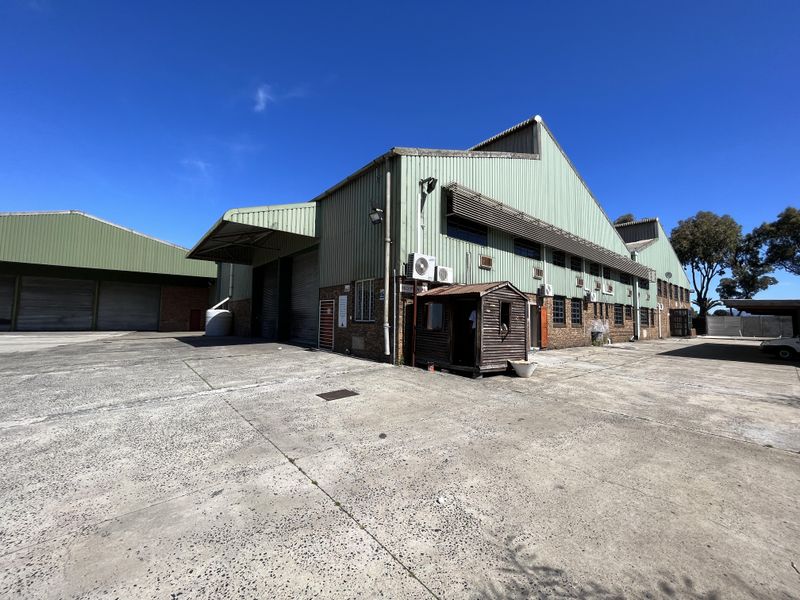 4600SQM PRIME WAREHOUSE WITH YARD TO LET IN BEACONVALE