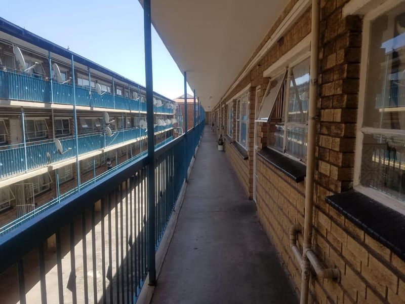 Reduced to Sell - Lock Up and Go 2.5 Spacious bedrooms in Kempton Park Central