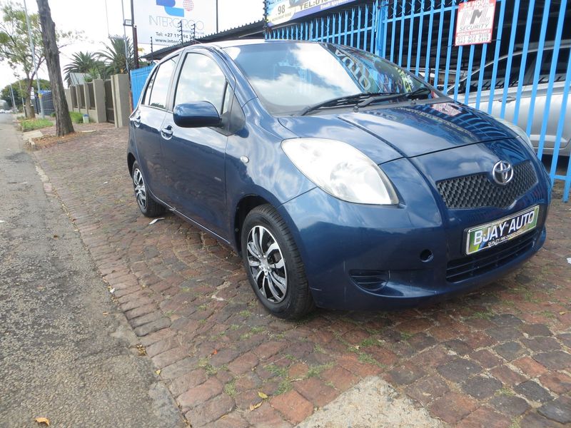 2006 Toyota Yaris 1.3 T3 5-Door, Blue with 92000km available now!