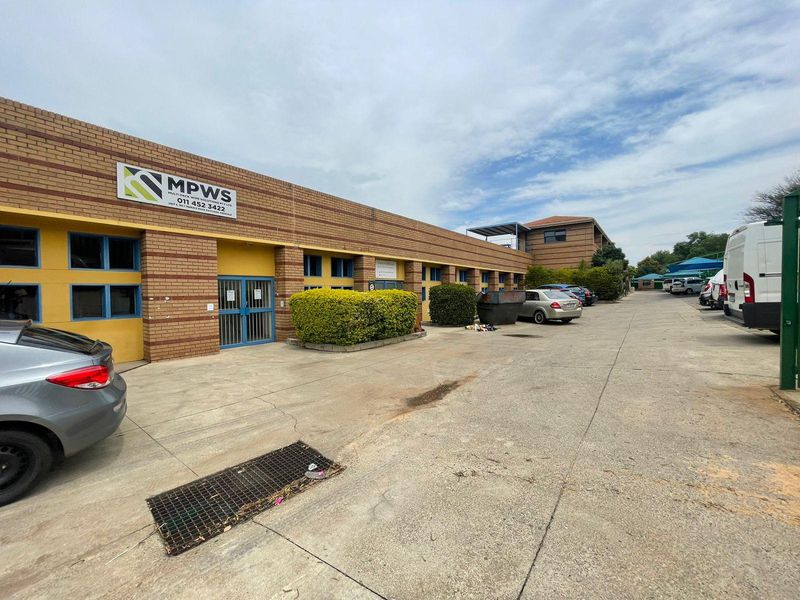 Industrial facility offering fantastic exposure to let in Eastleigh