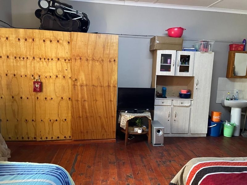 Spacious room to rent in Catherine Lodge, Southernwood