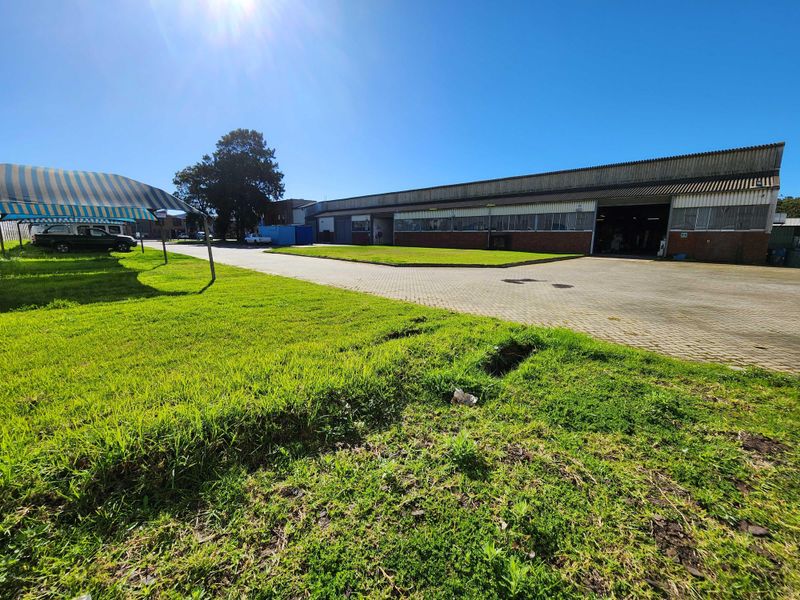 1890m2 Warehouse TO LET in Brackenfell