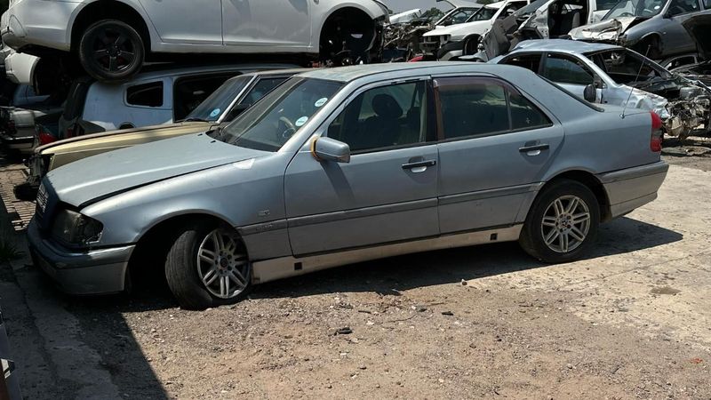 MERCEDES BENZ C CLASS W202  FOR SPARES