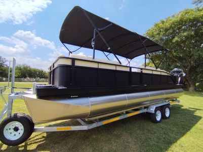 2023 Watermark 7500 AL- Black Carbon Edition with 300Hp Mercury Pro XS V8 Outboard