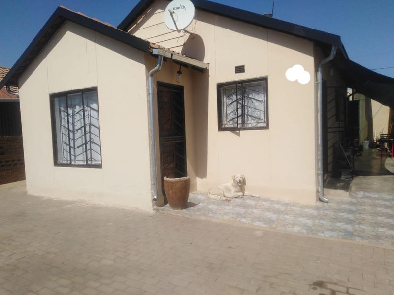 Cozy 3 bedroom house for sale at  hospitalview
