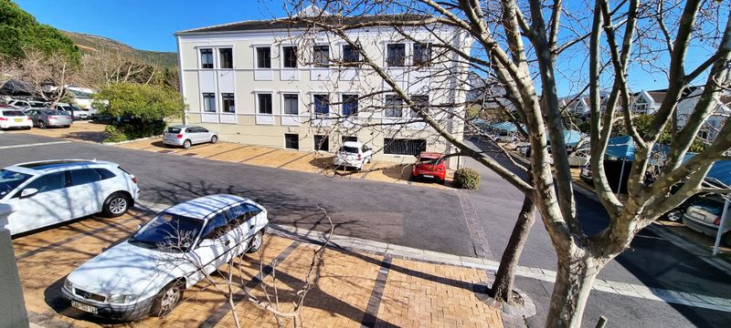 Small Ground Floor Office in Steenberg Office Park