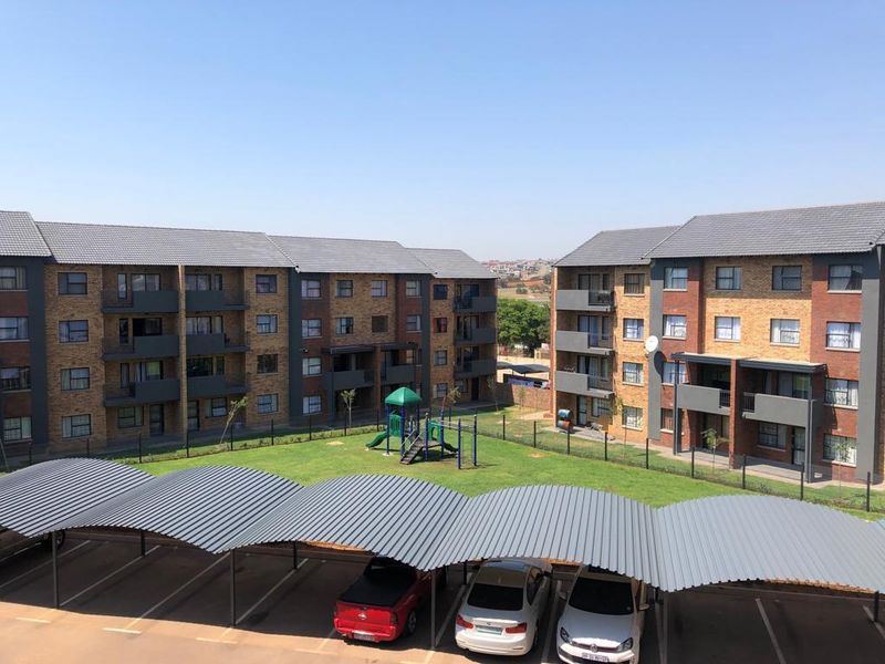 Apartment in Rooihuiskraal To Rent