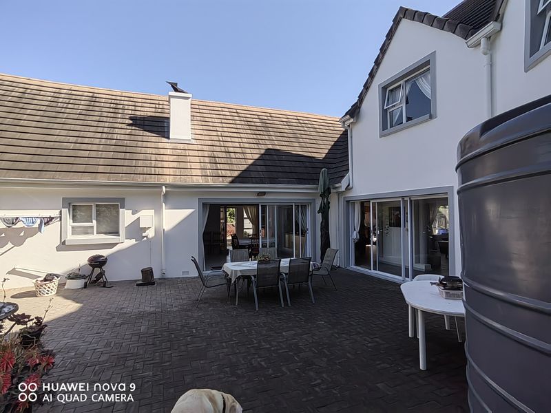 Nothing to be said, just walk in and enjoy this Canal  Home