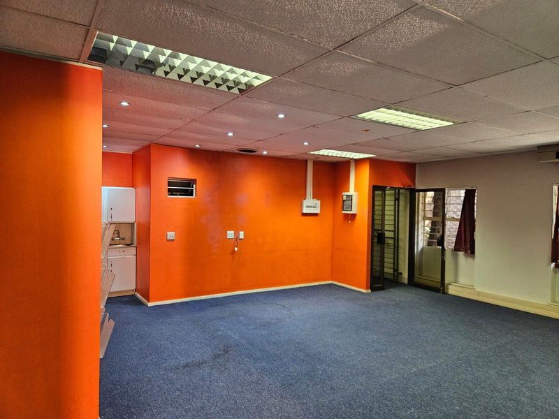 150 m2 UPMARKET OFFICE SPACE AVAILABLE IMMEDIATELY!