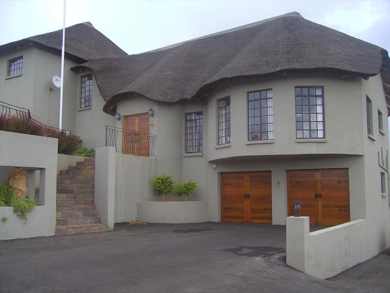 4 BEDROOM HOUSE WITH SWIMMINGPOOL FOR SALE IN FOCHVILLE