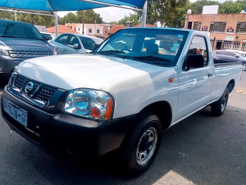 White Nissan NP300 Hardbody MY21 2.5 TDI MID S Cab with 107000km available now!