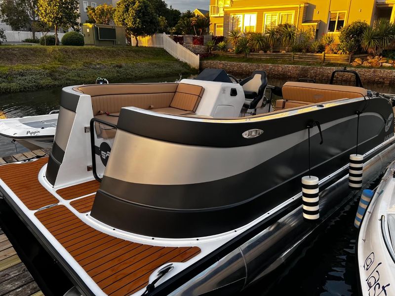 New 6250 Spitfire Pontoon boats with New Suzuki Four stroke motors!